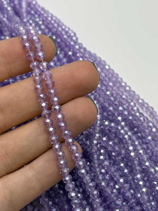 Ювелирное стекло, огранка . лиловый, 4-4.3мм, нить 41см